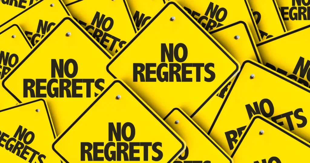 デスクマット選びで起こりやすい失敗と対策をまとめた図（反射・シミ・ズレ・波打ちなど）