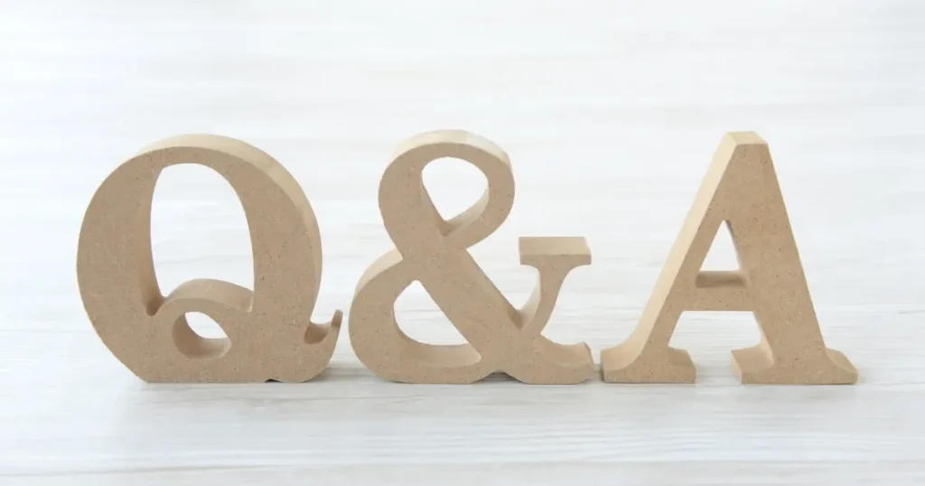 モニターライトに関するよくある質問と回答をまとめたイメージ｜購入前の疑問を解決するQ&A