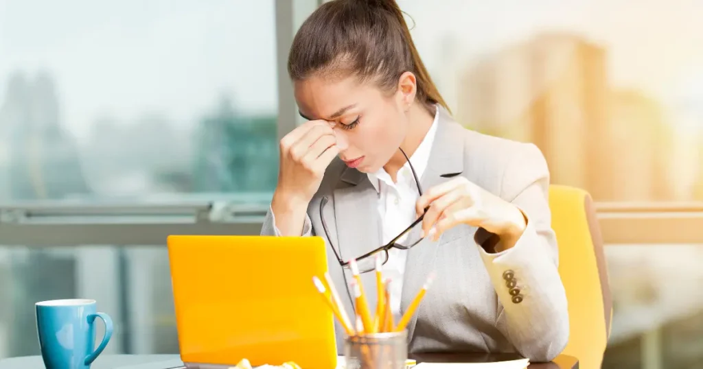 電動昇降デスク選びで多くの人が抱える悩みをまとめたイメージ