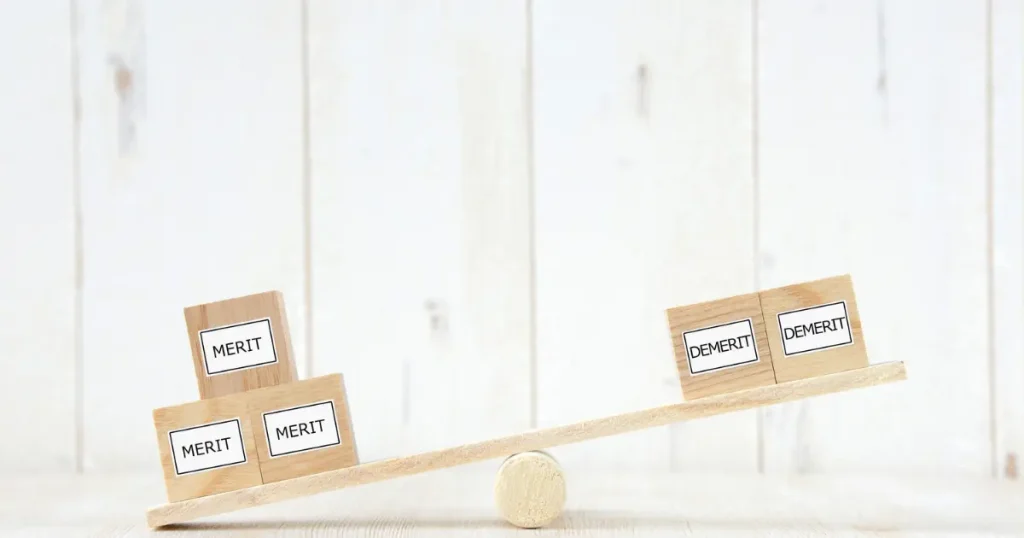 FlexiSpot電動昇降デスクの特徴やメリットを説明する図解